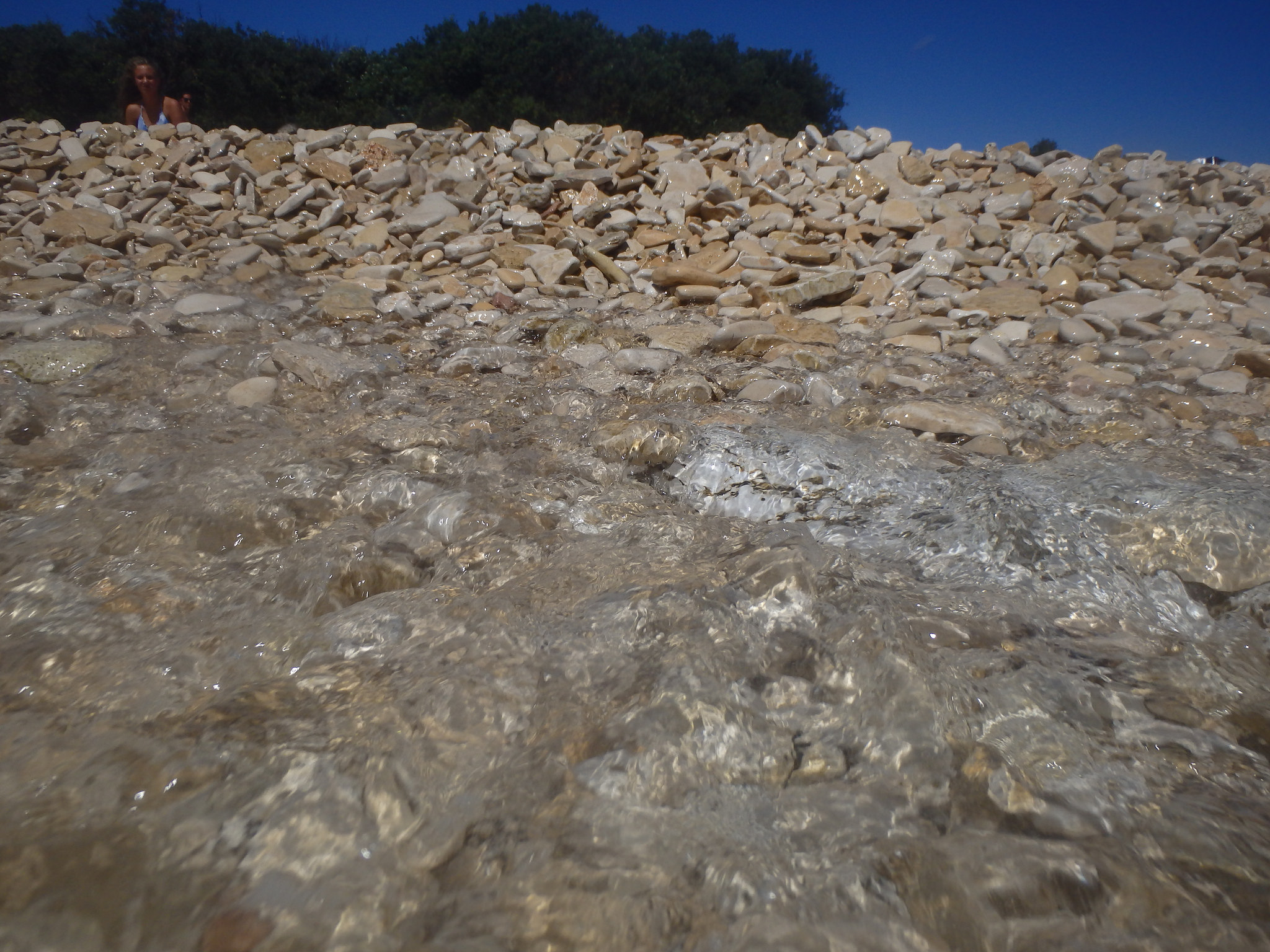 leil.de/di/pics/steine_am_strand_bei_pula.jpg